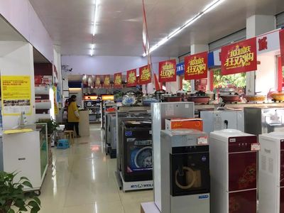 大批恭城人涌向24米街搶購家電，是沖動消費還是明智之選？